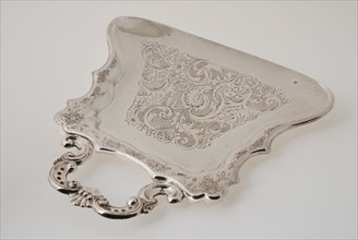 Silversmith: J. van Vorst, Silver table tin with carved edges and leaf, table tin dustpan equipment silver, cast casted