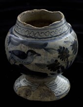 Majolica mustard pot, blue on white, on the belly chinese garden with bird, mustard pot pot crockery holder soil find ceramic