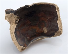 Two fragments of Spanish majolica dish, dark discolored, leaf motif, papkom bowl crockery holder earth discovery ceramics