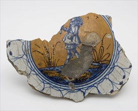 Majolica dish fragment, man in rich clothing, polychrome, pancake dish, dish crockery holder soil find ceramic pottery glaze tin