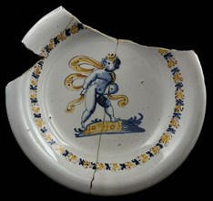 Faience dish on stand, polychrome amor with crown, aigrette border, plate tableware holder soil find ceramic pottery glaze tin