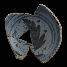 Fragment blue plate, berettino, leaf motif, round wall rings, plate crockery holder earth discovery ceramics pottery glaze