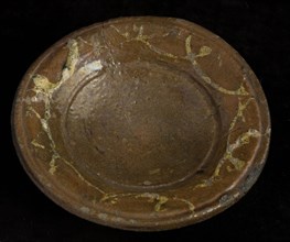 Earthenware salt bowl on three stand fins, with yellow sludge decor, salt bowl salt barrel tableware holder soil find ceramic