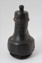 Tinsmith: Johannes van Rethy, Bottle with pear-shaped body and screw cap, feeding bottle utensils equipment soil found tin, cast