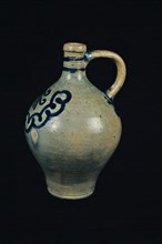 Cologne jug with two blue bands around neck, on shoulder and belly rosette of curved blue lines, jug crockery holder soil find