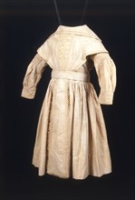 Children's dress with loose pelerine, faux-colored linen with soutache, wide skirt, long sleeves, bodice with horizontal folds