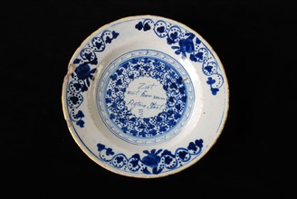 Faience plate with See what is here of Agtere State, bottom Pray Honor Thou Goes to the Food Goes, plate crockery holder ceramic