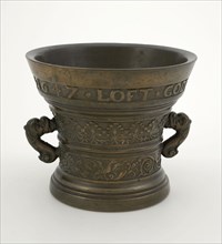 Bronze mortar with LOFT GODT VAN ALLES ROTTERDAM 1647, auger equipment bronze, cast Cylindrical upwardly widening body