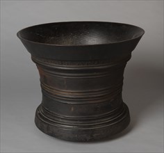Bronze mortar from city pharmacy Hoogstraat with, GEGOTEN TEN DIENSTE DER STADSAPOTHEEK TE ROTT: 1776, CAST AT THE SERVICE