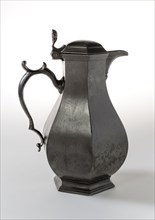 Tinsmith: Hendrik Jacobus van Kleef I, Hexagonal pear-shaped jug with sneb, question mark-shaped ear and hinging lid, snebkan
