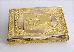 Golden snuff box, snuffbox holder metal silver gold, gram Flat rectangular golden snuff box with hinging lid in red leather