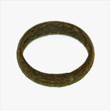 Bronze or brass ring, curved, decorated with few circumferential grooves, ring jewel clothing accessory clothing soil find
