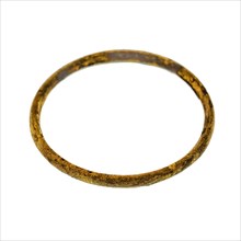Brass ring, ring part soil found brass copper metal d 0.2, cast Thin ring of yellow copper; brass Angled spine on the inside