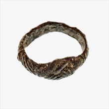 Pewter ring, showing two hands, friendship ring, ring jewel clothing accessory clothing soil find tin metal, d 0.3 cast Small