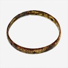 Small copper ring, unadorned, ring jewelry clothing accessory clothing soil find copper metal, d 0,3 Copper ring. Flat