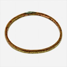 Thin, copper or bronze ring, undecorated, ring ornament clothing accessory clothing soil find bronze copper metal, d 0,2 Thin