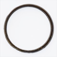 Thin, copper ring, ring part soil find copper brass metal, d 0,2 Thin copper ring Thin spine in the middle of the inside