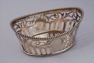 Silversmith: Rudolph Sondag, Silver basket, bonbon box, bonbon container tableware holder silver, sawn cast Oval tray