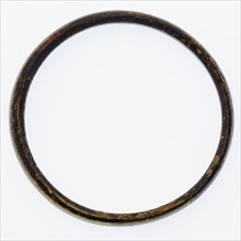 Ring of yellow metal, thin and smooth-walled, ring soil find copper brass metal, d 0,2 Ring of undefined metal yellowish