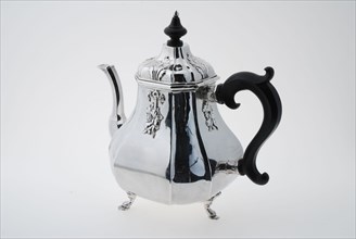 Bartholomeus van der Tooren, Three-piece crockery pulling pot, teapot tableware holder tea set tableware silver, gram Three