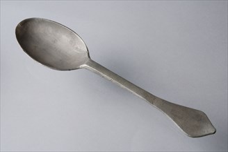 Spoon with oval bowl and flat handle with wide, pointed tapering end, spoon cutlery tin, cast Oval bake needle or rat tail