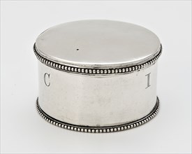 Johannes Petrus van Straatsburg, Silver control box with lid: pyxis with compartment on the inside, pyxis liturgical vessel