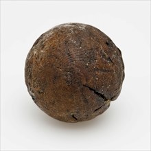 Wooden ball, round twisted ball, ball toy relaxant soil find wood, archeology Rotterdam Hillegersberg-Schiebroek Terwegge