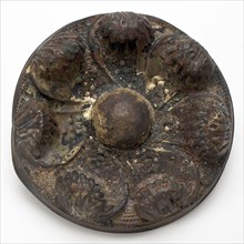 Meesing, round ornamented ornament or batter, ornament batter soil found copper brass metal, whipped driven brass ornament