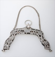 Leendert Verbeek, Silver purse with openwork floral pattern and chain, Bag bracket braces Clothing Accessory Clothing Silver