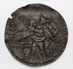 Pewter medal or ornamental fittings with display and two bathers, decorative fittings soil find tin metal d 0,1, whipped Tin