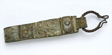 Belt hanger or belt hook with long folded lip, two riveted friezes, belt accessory soil find brass bronze metal, eye) 6,7 cast