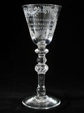 Chalice glass engraved with 'T. Welcoming. The. Reegering of Rotterdam, wine glass drinking glass drinking utensils tableware