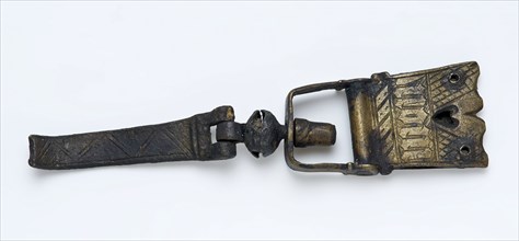 Brass tongue with engraving and MARIA, ending in brace and broken strip, belt accessory soil find brass metal, Text in frieze
