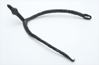 Rider track, iron bracket with two eyes at the end, track clothing accessory clothing soil find iron metal, forged Track