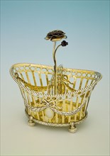 Silversmith: Frans Bison, Bridal candy basket of gold plated silver, bridal candy basket holder silver gold, sawn driven gilt