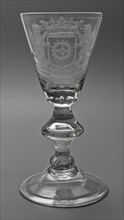 Goblet engraved with family coat of arms of Van Hogendorp, wine glass drinking glass drinkware tableware holder glass, with