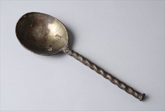 Tinsmith: Jan Pieters van 't Hoff?, Pewter spoon, spoon cutlery tin, cast Spoon with round oval bowl with rat's tail turning