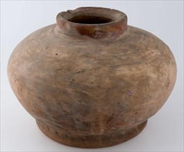 Heavy pottery pot on wide stand ring, round and stocky model, pot holder ceramic earthenware glaze lead glaze, opening 13.5 hand