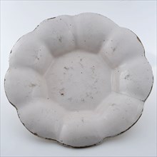 Earthenware folding dish, entirely white glazed, on stand, folding dish bowl holder ceramic earthenware glaze tinglaze, fried