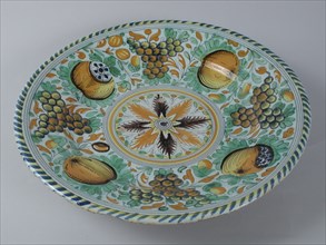 Majolica dish with pomegranates, bunches of grapes and leaves with acorns, dish crockery holder ceramic earthenware glaze