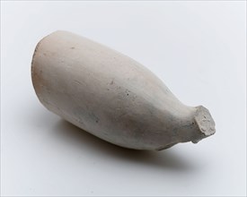 Pipe bowl, white baking clay, pipe head soil found ceramic pipe ground h 3.5 (approx.) Pressed in mold pressed through pierced