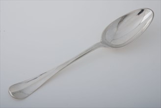 Silversmith: Johannes Verlooven, Silver spoon with oval bowl, spoon cutlery silver, forged Spoon with elongated oval bake