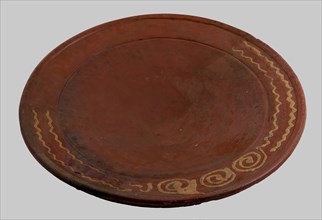Earthenware dish, red shard, internally glazed, decoration in yellow, on stand, plate crockery holder earth discovery ceramics