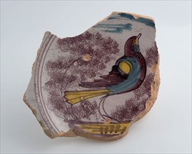 Fragment of dish, polychrome decorated, depicting bird, dish crockery holder soil find ceramic earthenware glaze tin glaze lead