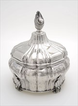 Silversmith: Herman Vortius, Silver tobacco pot with engraved on the bottom * Arnold Carel Leonard Bruins