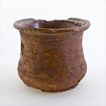 Pottery belly model ointment jar, red shard, internally glazed, ointment jar pot holder soil find ceramic earthenware glaze lead
