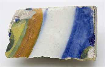 Fragment polychrome tile, yellow shard, wall tile tile footage soil find ceramic earthenware glaze lead glaze, baked Fragment