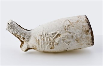 Christiaan Wouters, White pipe head with cord dancer and pipe smoker embossed as decoration, clay pipe smoking equipment smoking