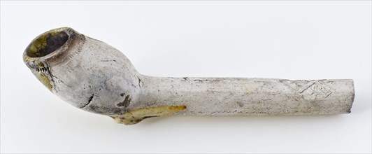 White clay pipe, unnoticed, with decorated stem and glaze over the kettle, clay pipe smoking equipment smoke floor earthenware