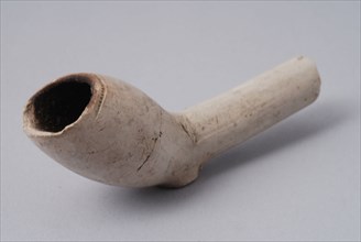 White clay pipe, unnoticed, with smooth handle, clay pipe smoking equipment smoke floor earthenware ceramic pottery, pressed